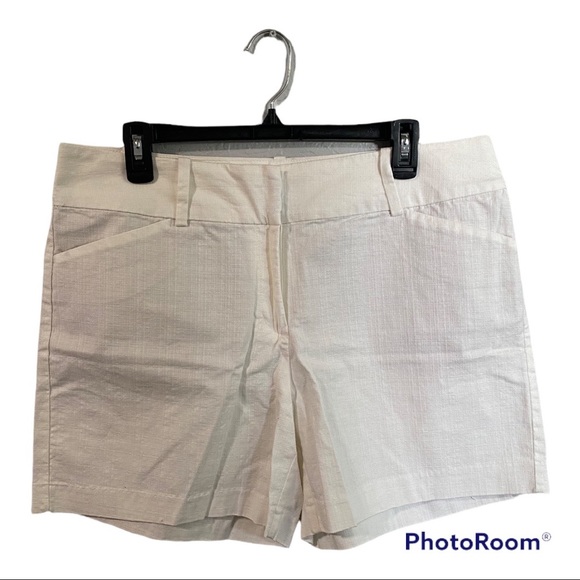 Ann Taylor Signature Relaxed white short: size 12 - Picture 3 of 6